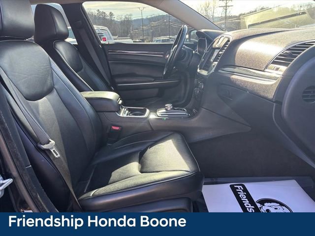 Used 2018 Chrysler 300 Limited image 14