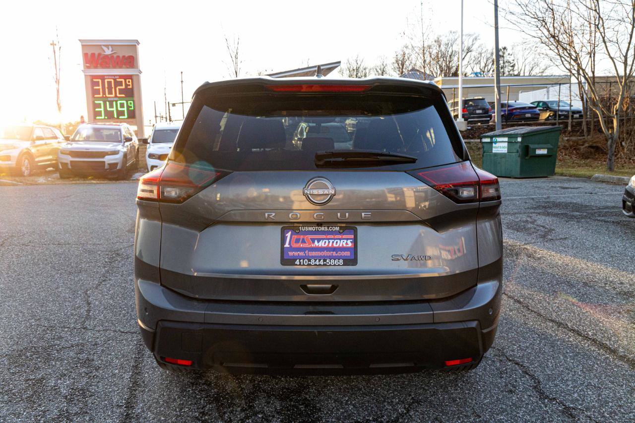Used 2024 Nissan Rogue SV image 5