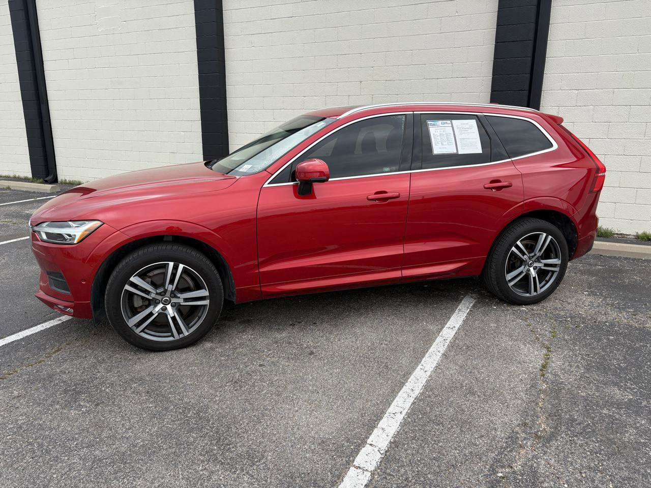 Used 2018 Volvo XC60 T6 Momentum w/ Advanced Package AWD/4WD image 2