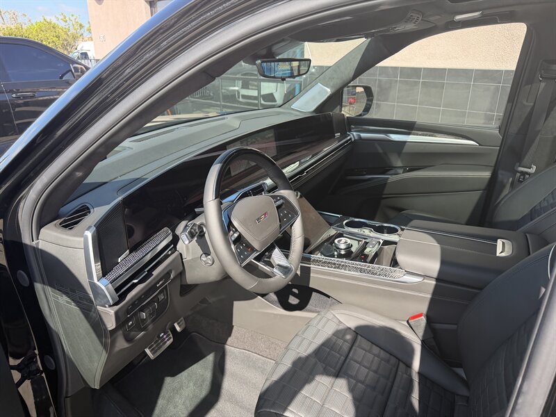 Used 2026 Cadillac Escalade ESV V AWD/4WD image 9
