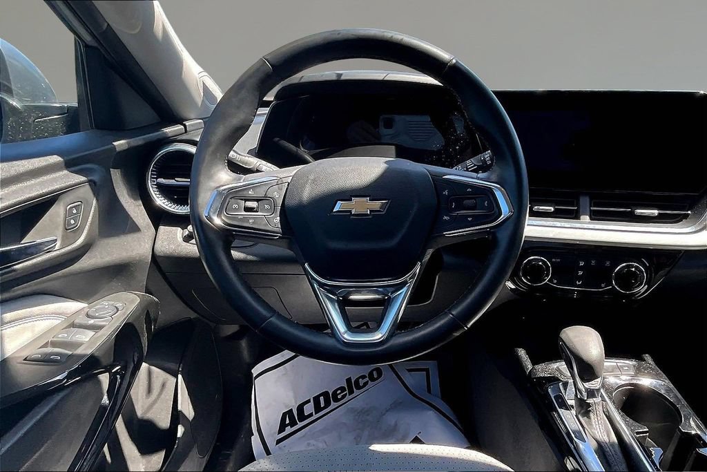 Used 2025 Chevrolet Trax LT w/ Driver Confidence Package FWD image 8