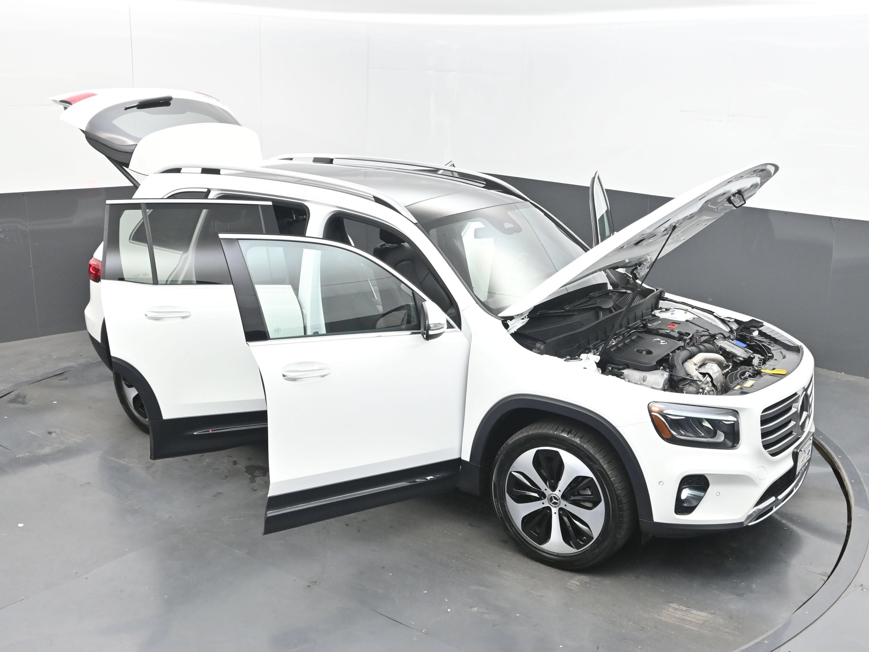 Used 2025 Mercedes-Benz GLB 250 4MATIC image 38