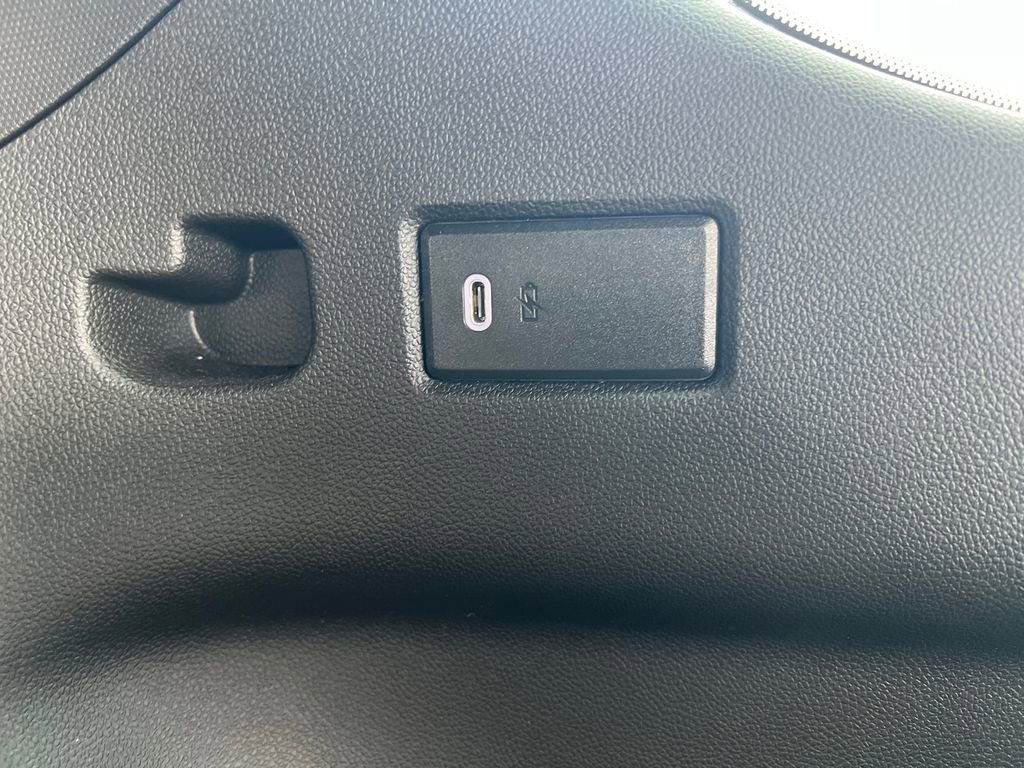 Used 2023 GMC Yukon Denali Ultimate image 39