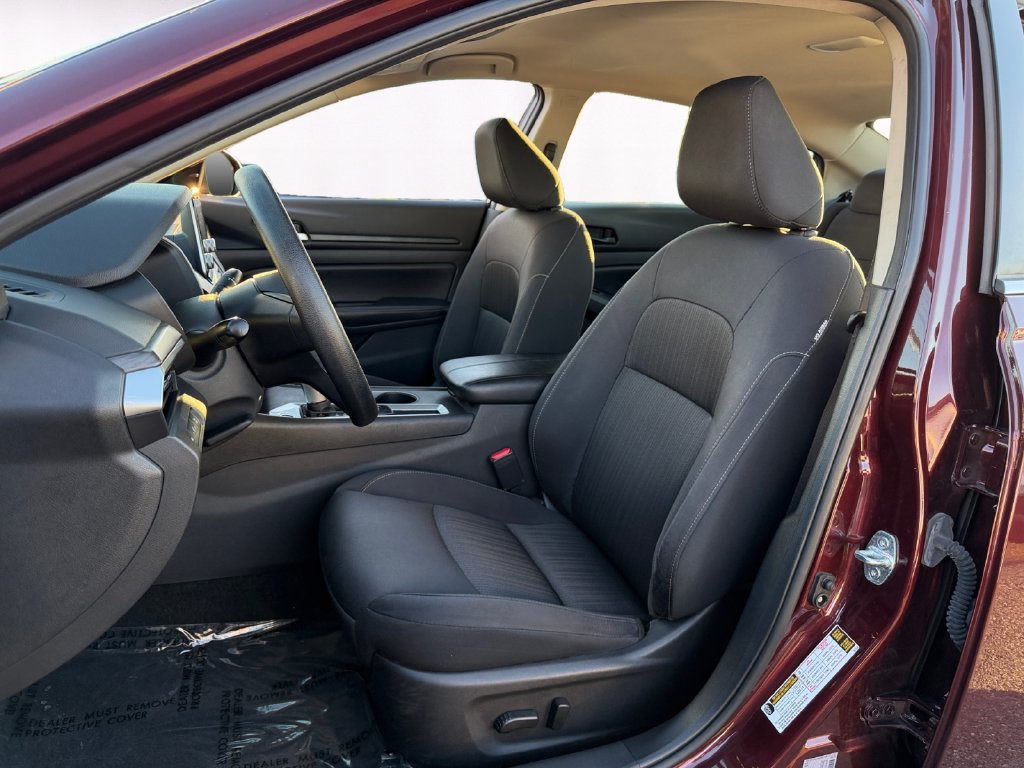 Used 2025 Nissan Altima 2.5 SV FWD image 9