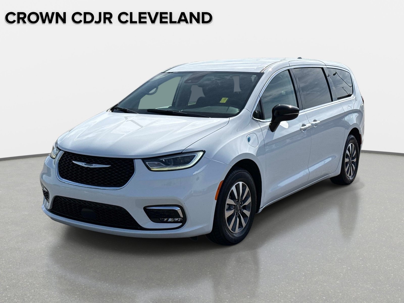 Used 2024 Chrysler Pacifica Limited FWD image 9