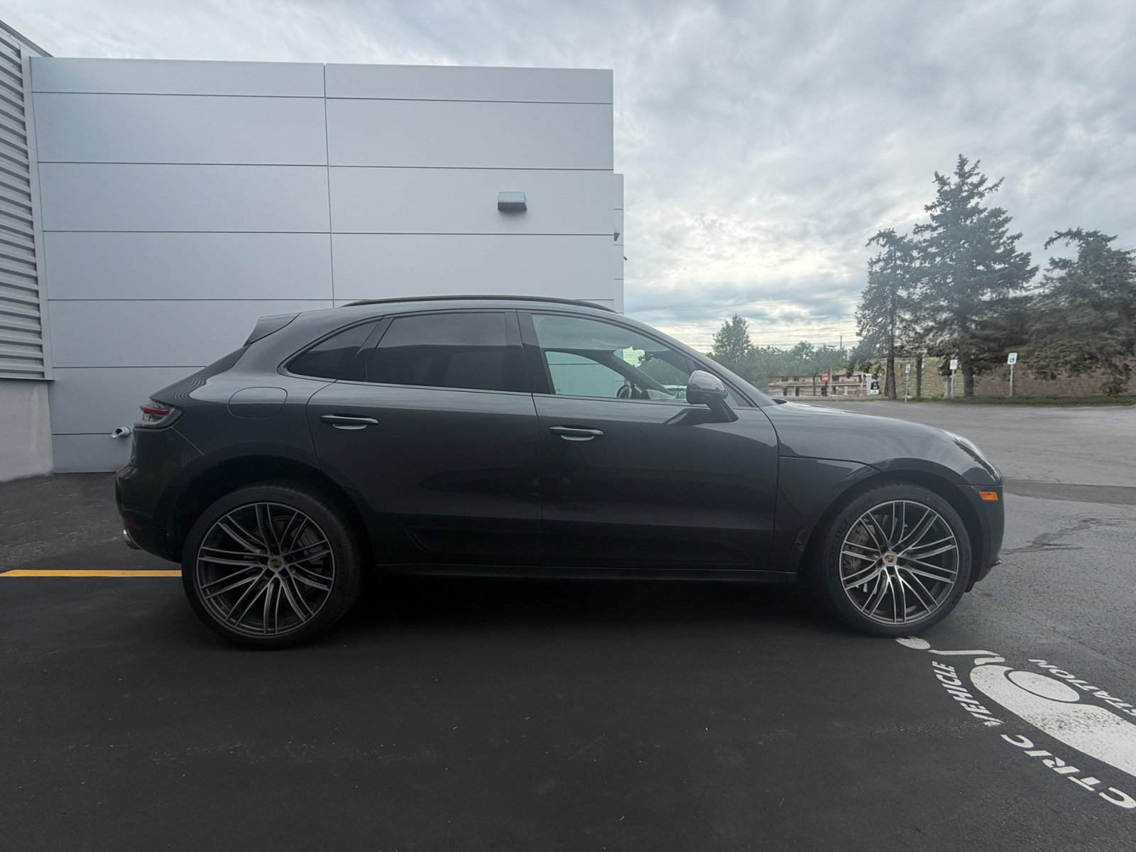 Used 2020 Porsche Macan Turbo AWD/4WD image 12
