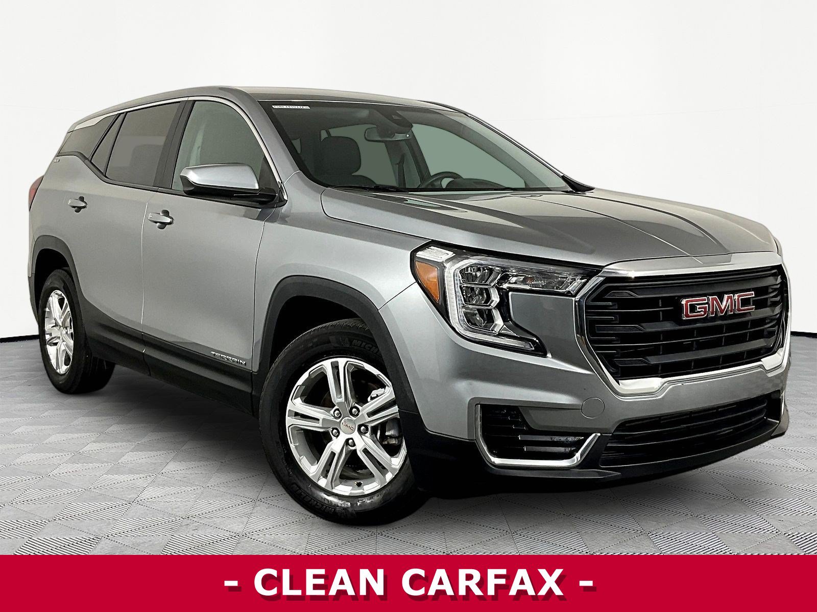 Used 2024 GMC Terrain SLE FWD image 3