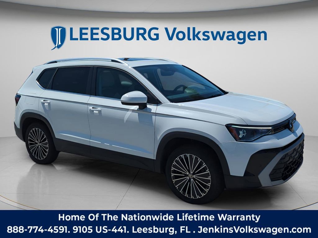 Used 2025 Volkswagen Taos SE w/ Panoramic Sunroof Package FWD image 1
