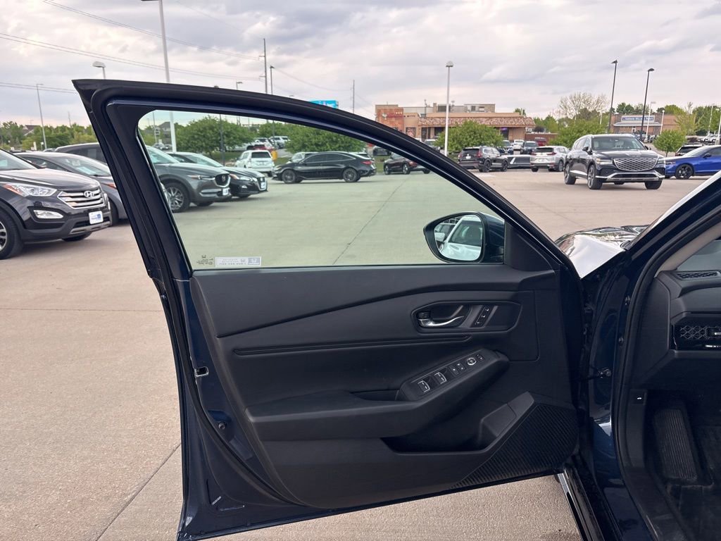 Used 2023 Honda Accord EX-L image 9