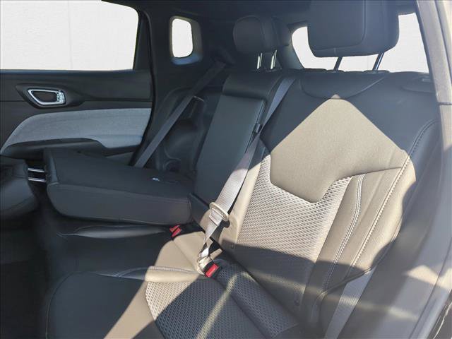 New 2024 Jeep Compass Latitude AWD/4WD image 16