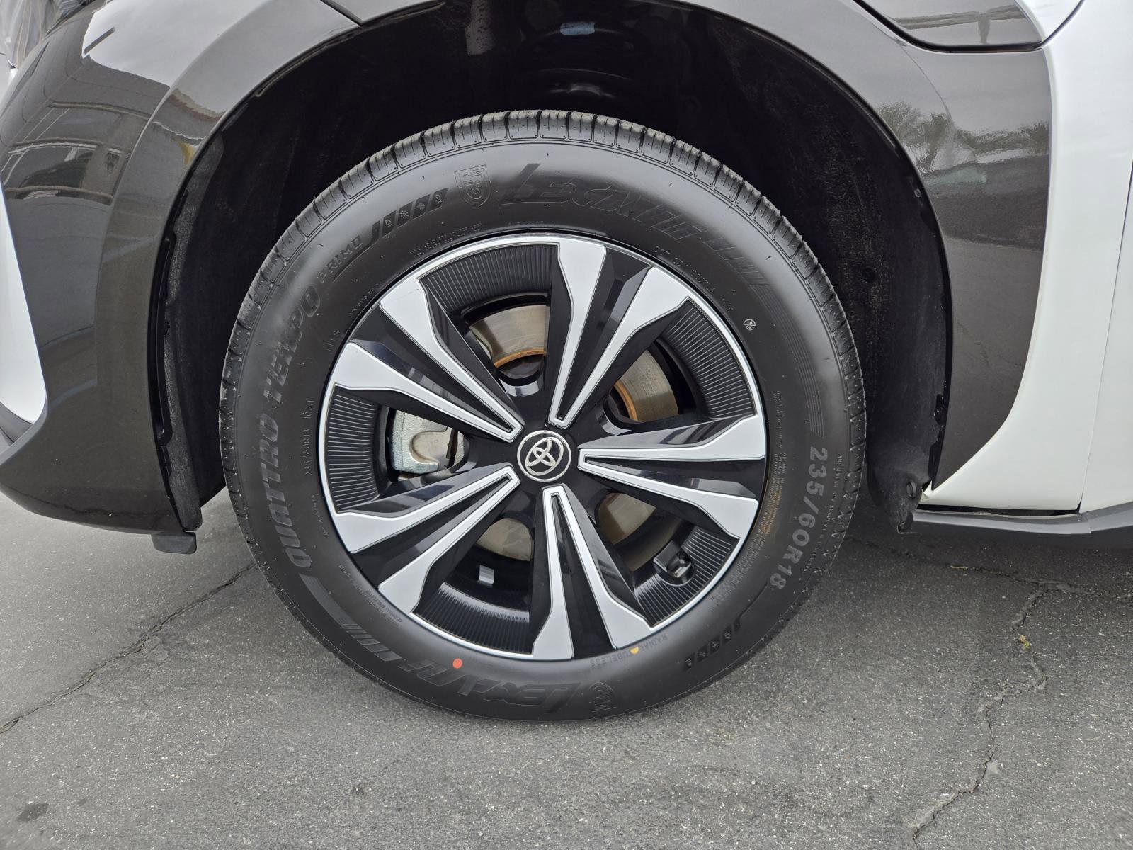 Used 2024 Toyota bZ4X FWD image 33