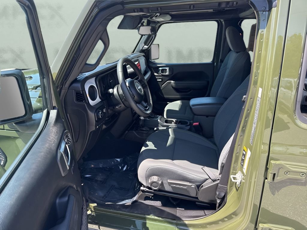 Used 2024 Jeep Wrangler Unlimited w/ Convenience Group AWD/4WD image 8