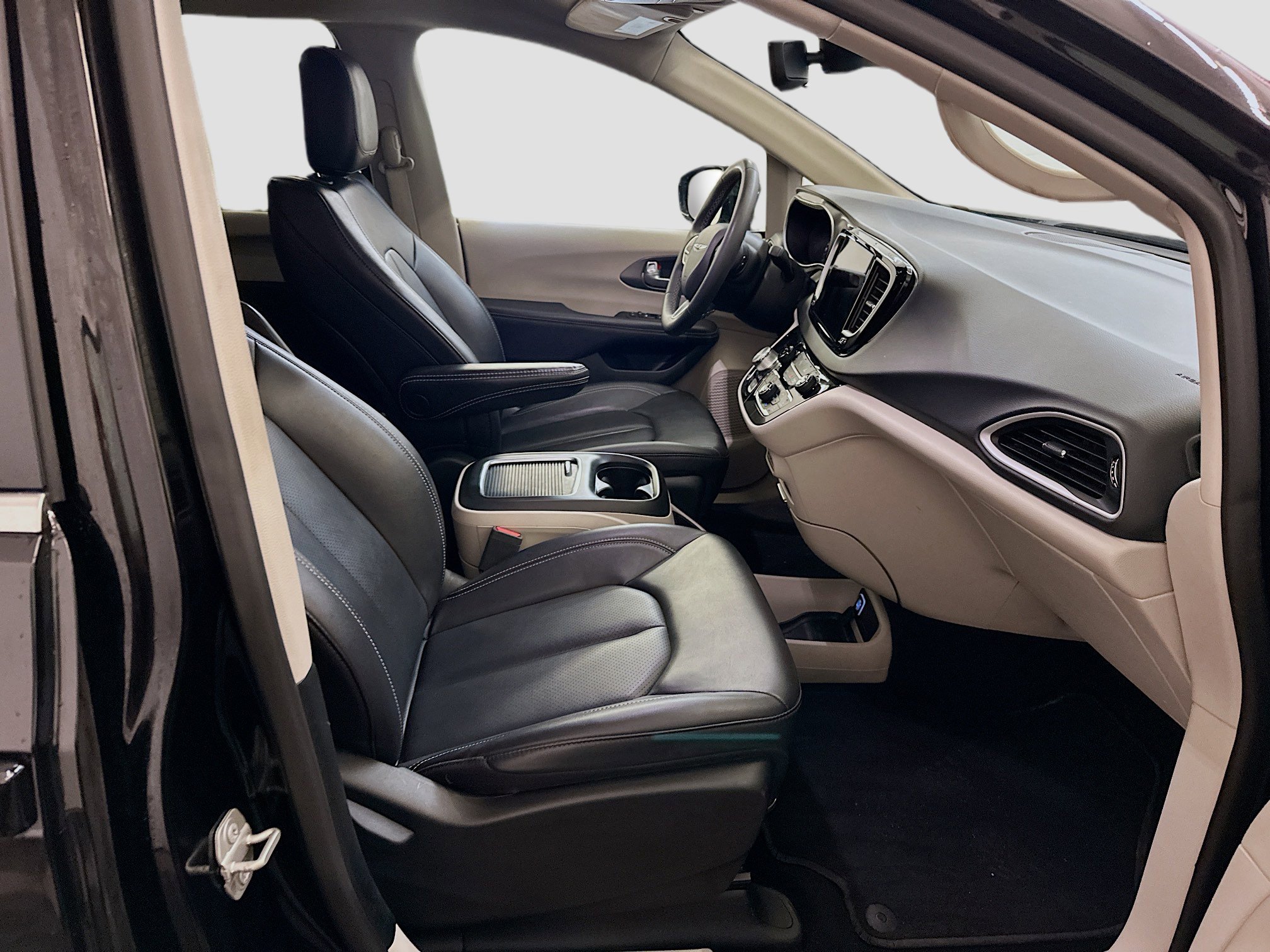 Used 2024 Chrysler Pacifica Touring-L image 33