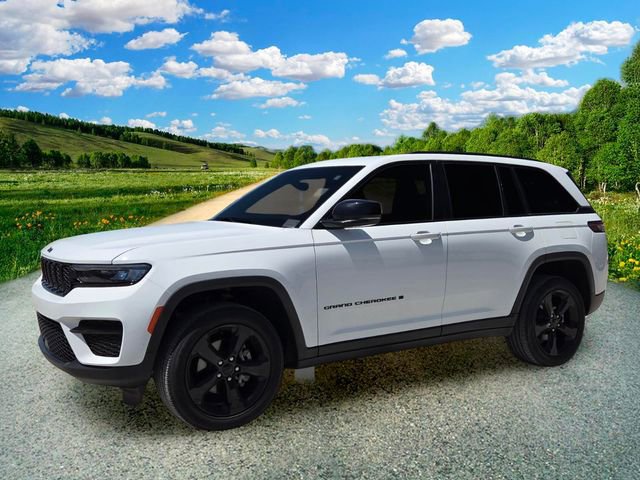 Used 2023 Jeep Grand Cherokee Altitude AWD/4WD image 2