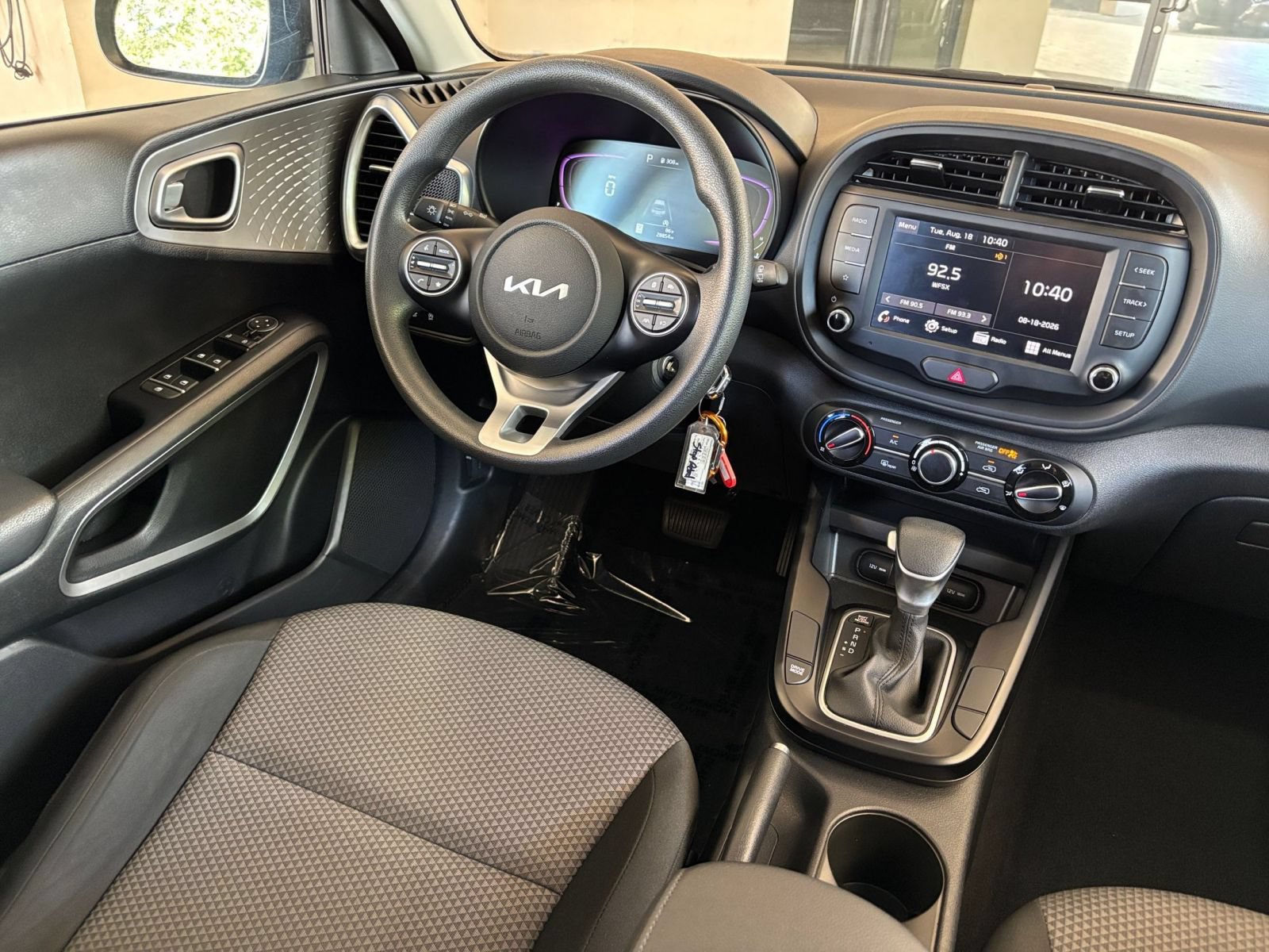 Used 2025 Kia Soul LX w/ LX Technology Package FWD image 31