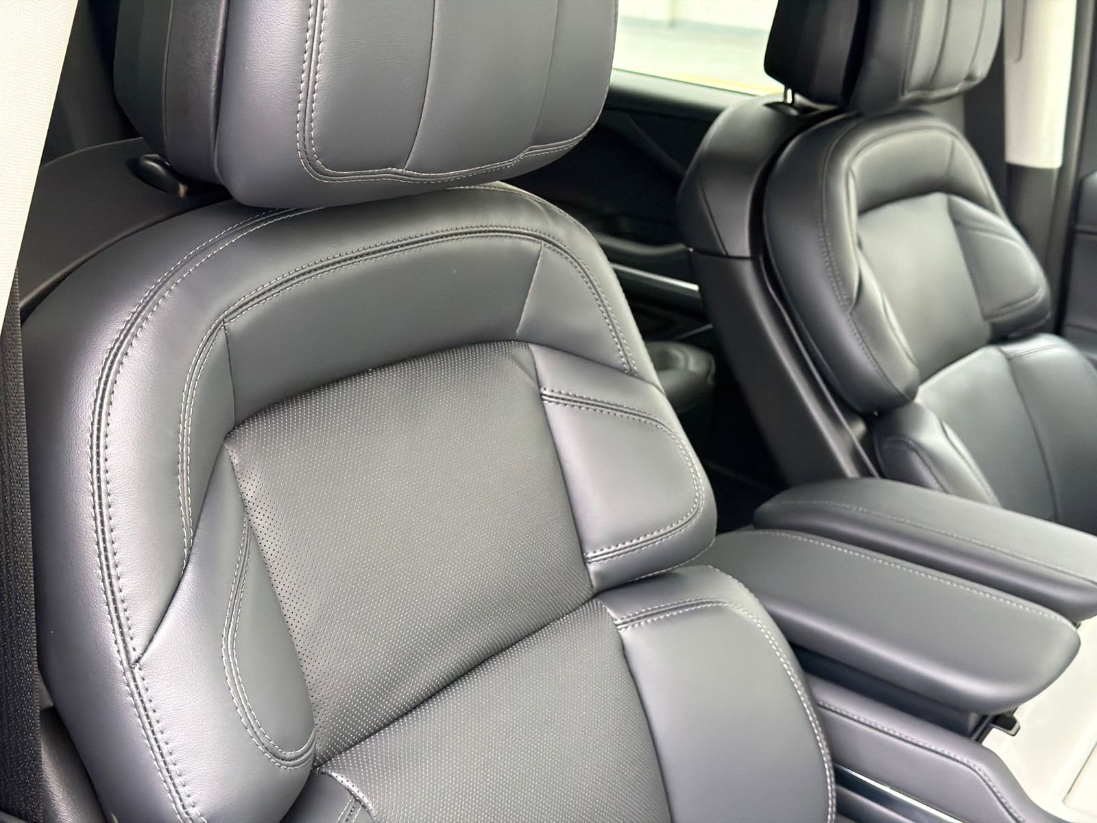 New 2026 Lincoln Navigator L Premier image 12