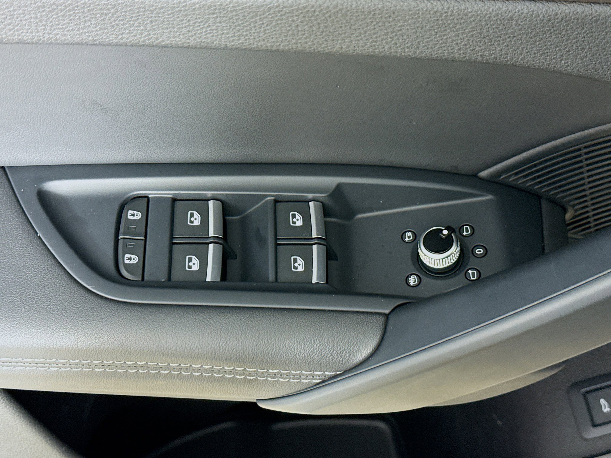 Used 2022 Audi Q5 2.0T Prestige w/ Prestige Package image 21