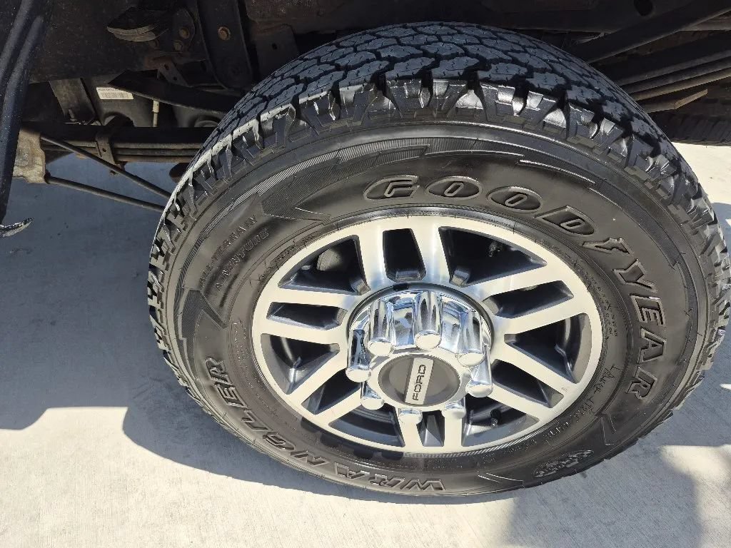 Used 2019 Ford F350 Lariat w/ Camper Package AWD/4WD image 11