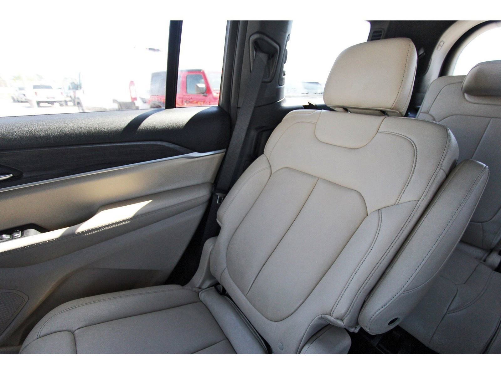 Used 2023 Jeep Grand Cherokee L Limited w/ Black Appearance Package image 14