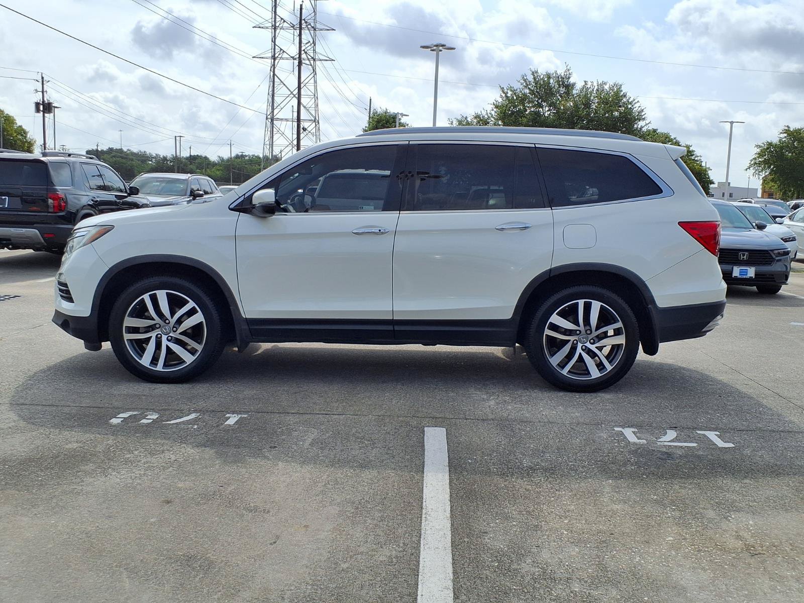 Certified 2017 Honda Pilot Touring image 23
