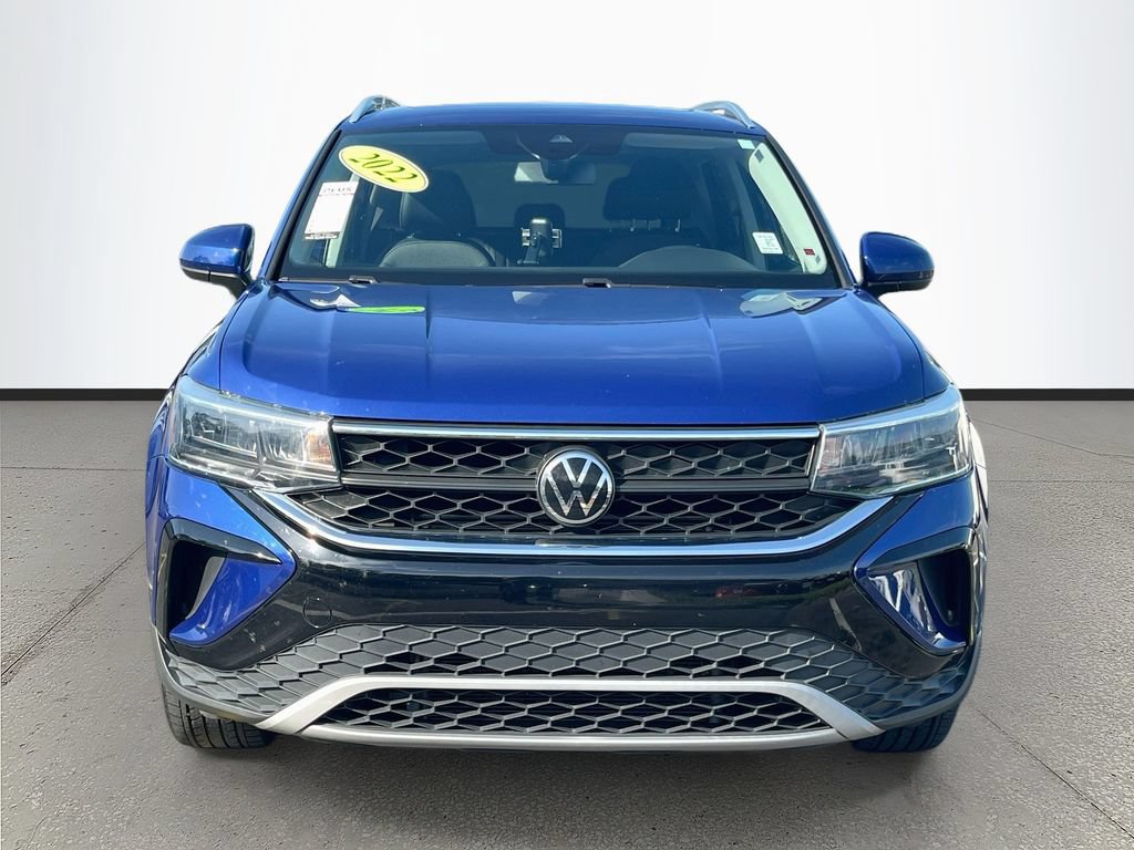 Used 2022 Volkswagen Taos SE FWD image 2