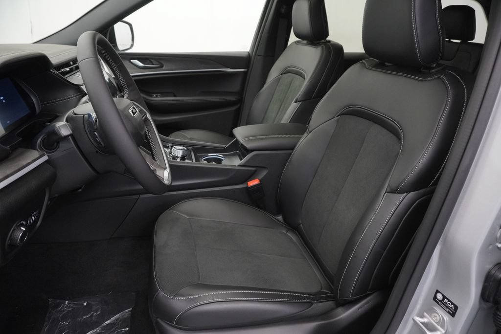 New 2026 Jeep Grand Cherokee Altitude AWD/4WD image 15
