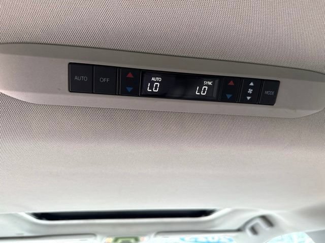 Used 2023 Toyota Sienna XLE FWD image 34