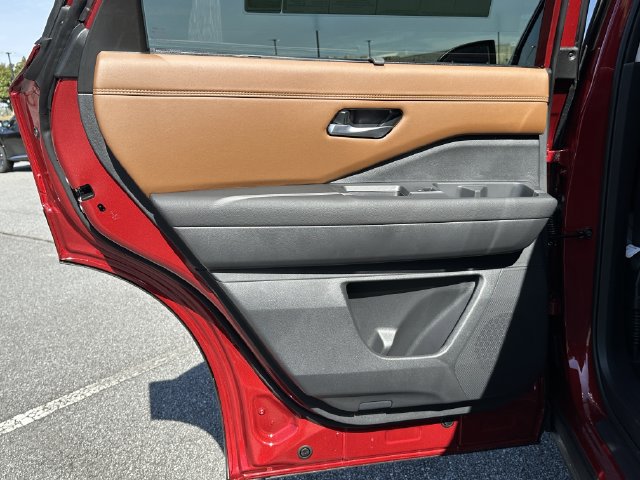 New 2026 Nissan Pathfinder Platinum AWD/4WD image 18