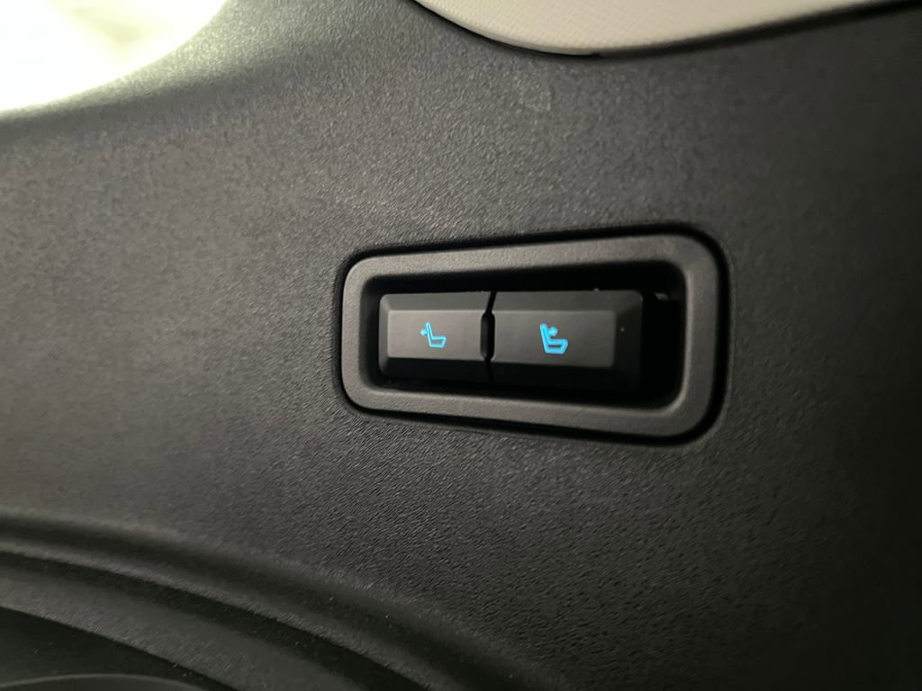 Used 2025 Ford Expedition Active image 35