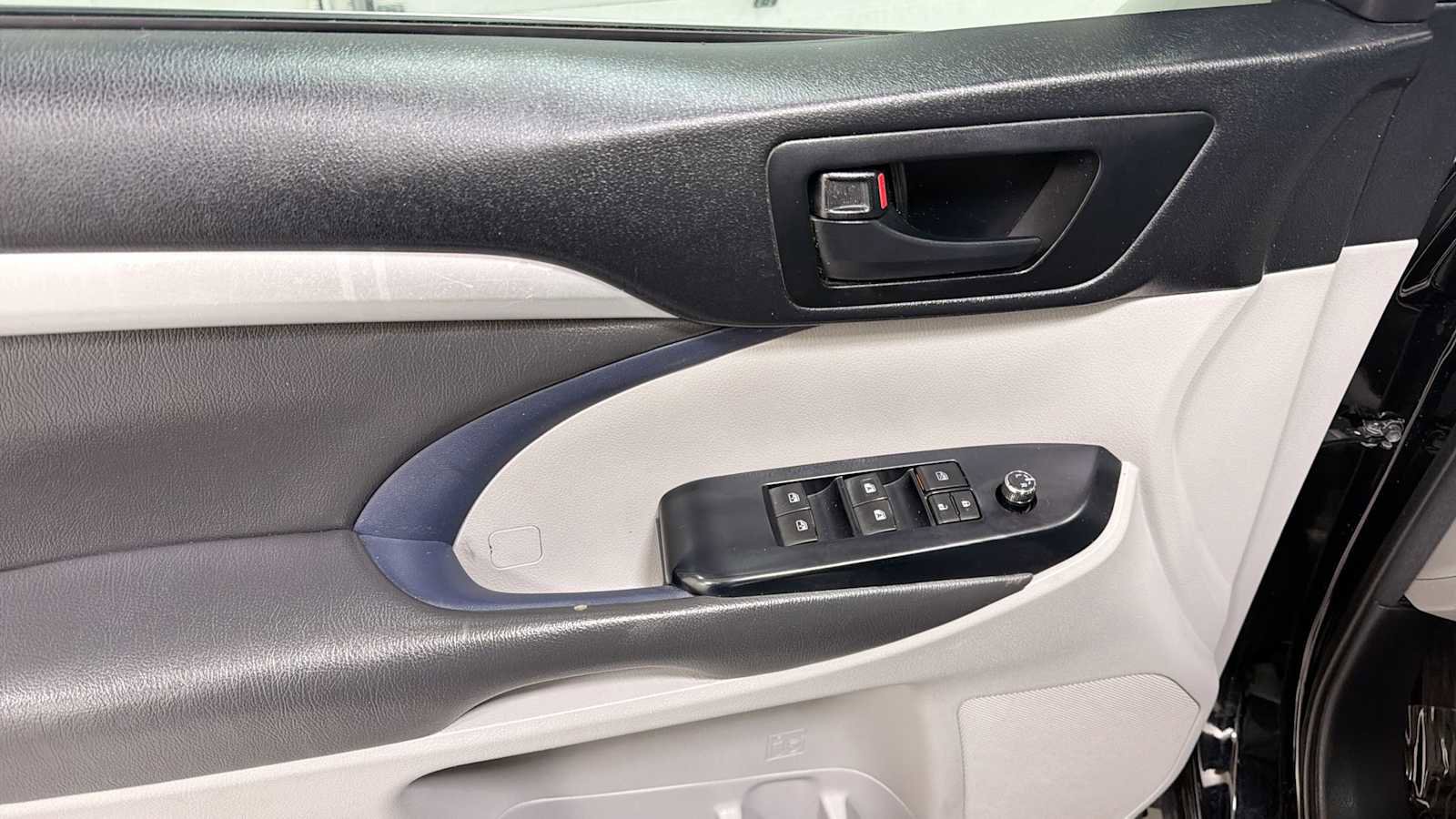 Certified 2018 Toyota Highlander LE FWD image 15