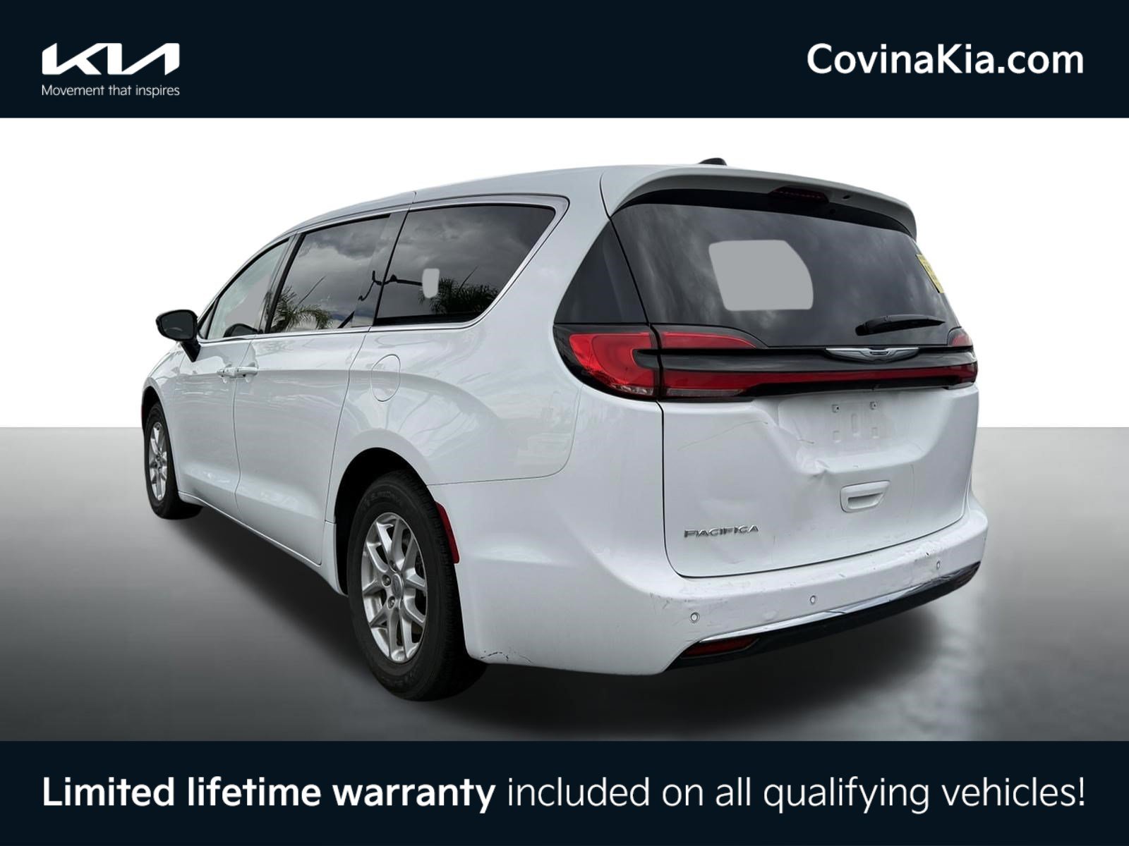 Used 2024 Chrysler Pacifica Touring-L FWD image 17