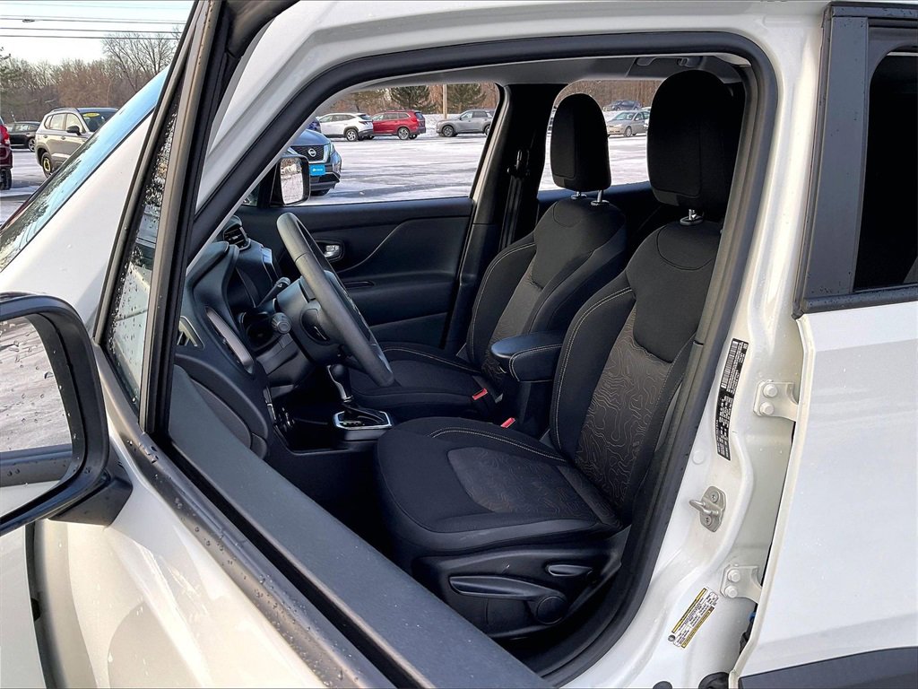 Used 2023 Jeep Renegade Latitude image 10