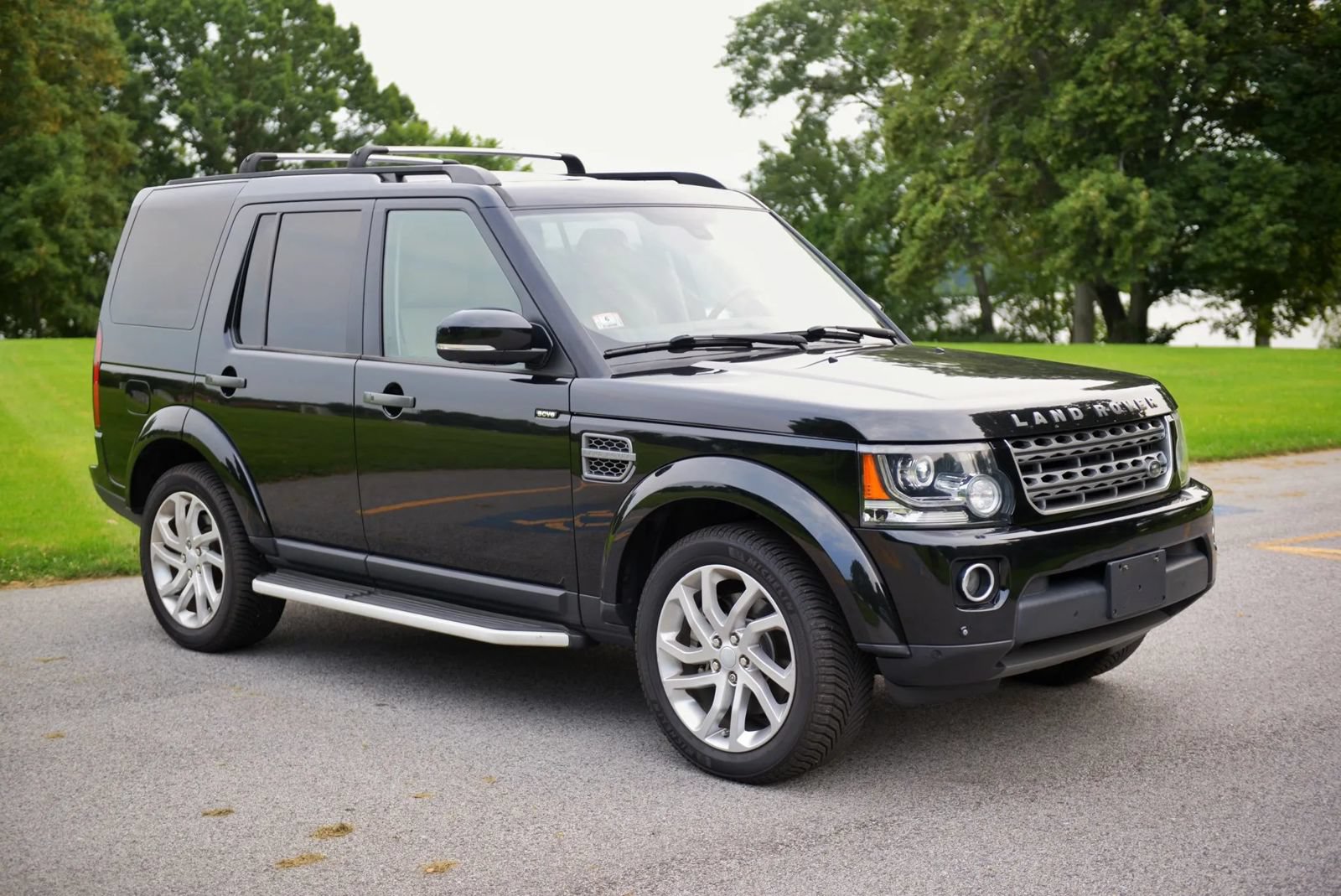 Used 2016 Land Rover LR4 HSE Silver Edition AWD/4WD image 1
