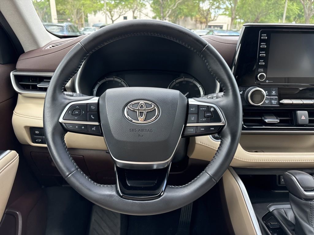 Used 2020 Toyota Highlander XLE FWD image 22