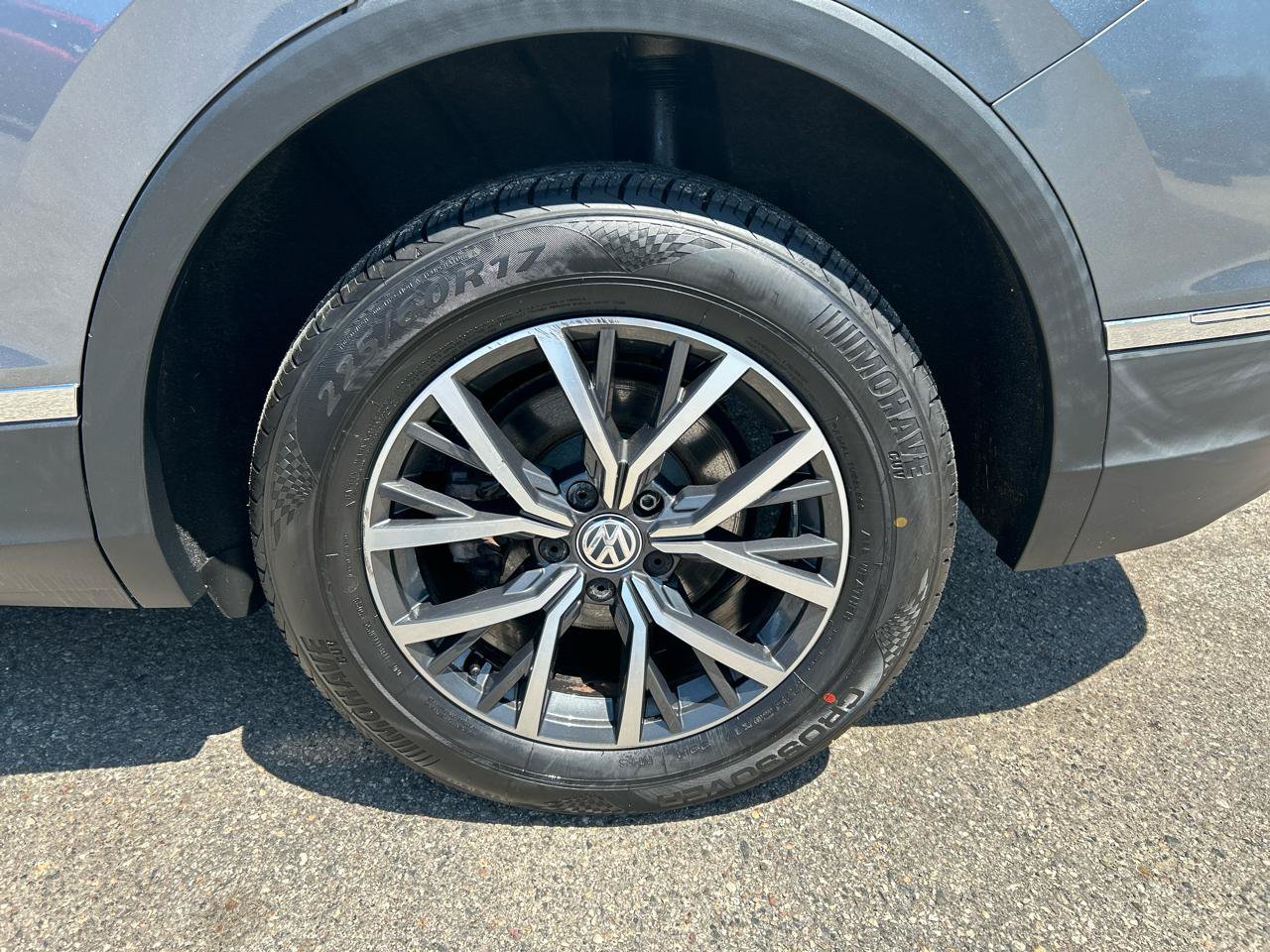 Used 2018 Volkswagen Tiguan SE w/ 3rd Row Seat Package AWD/4WD image 31