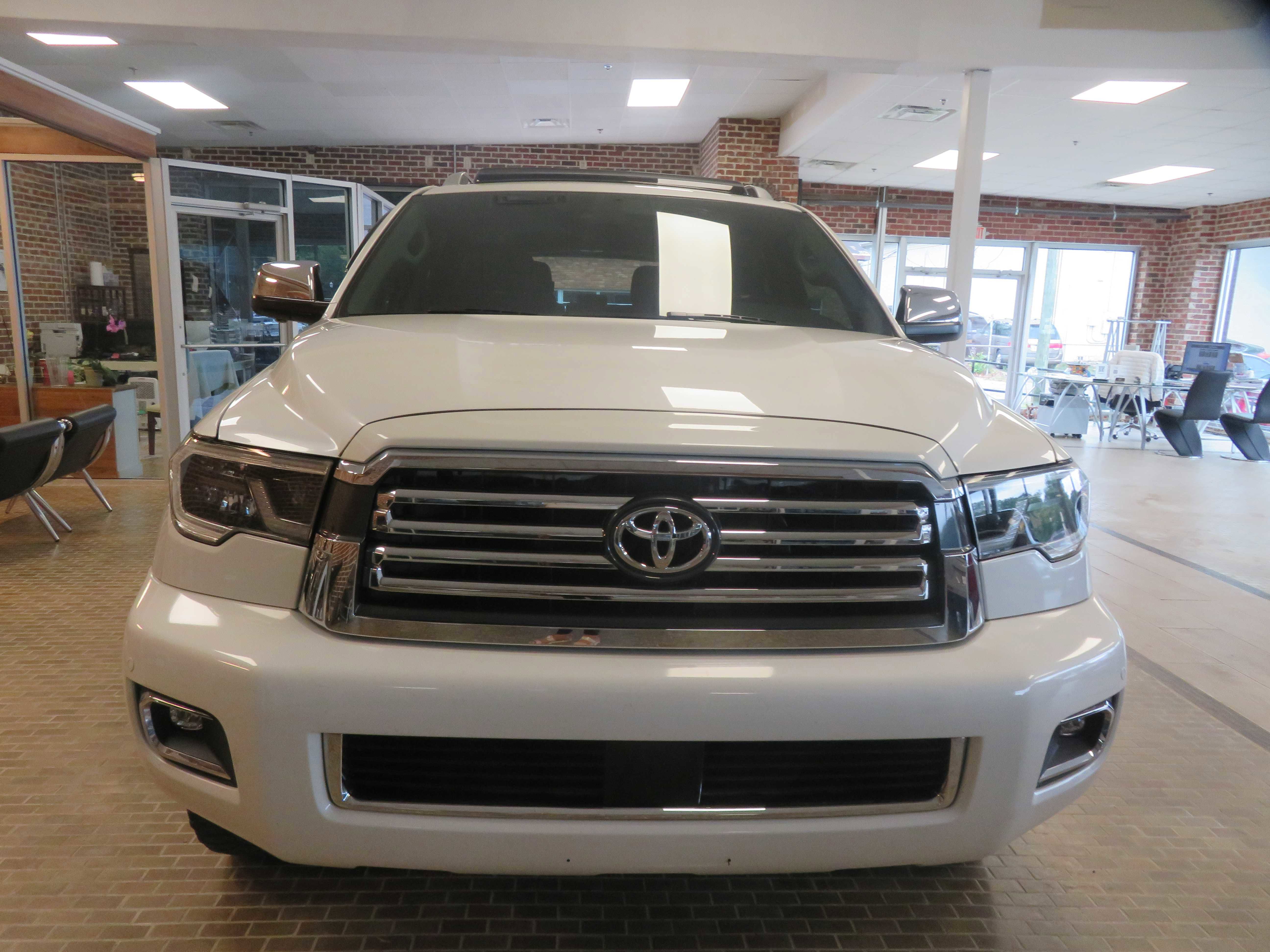 Used 2018 Toyota Sequoia Platinum AWD/4WD image 3