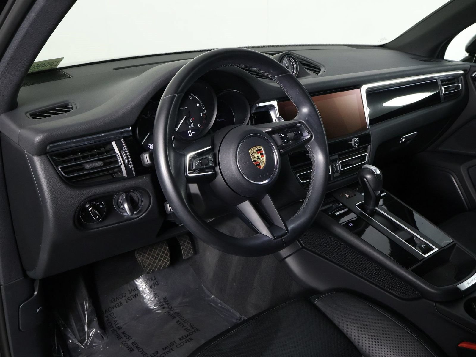 Certified 2023 Porsche Macan AWD/4WD image 4
