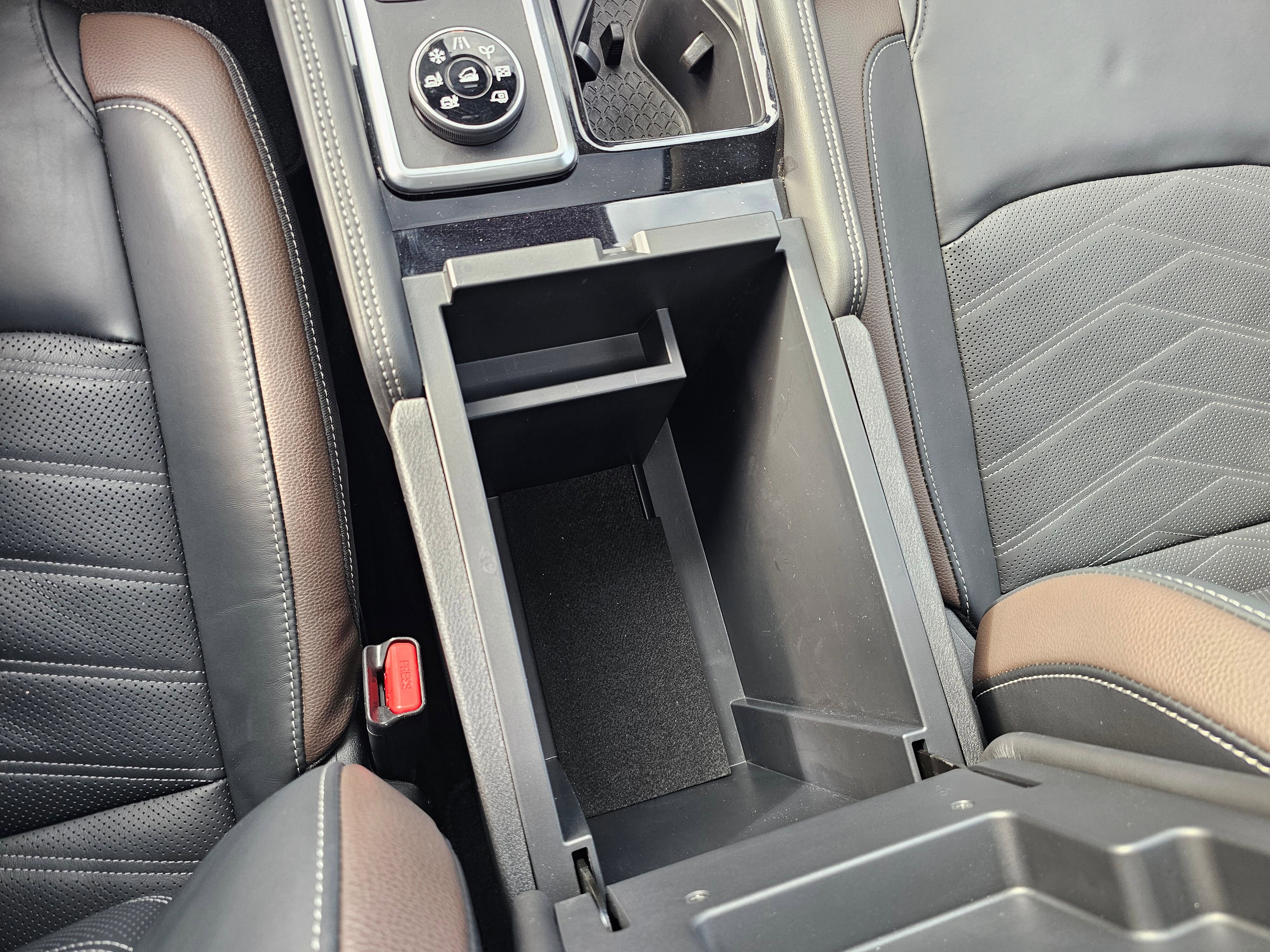 Used 2024 Nissan Pathfinder Platinum w/ Cargo Package image 24