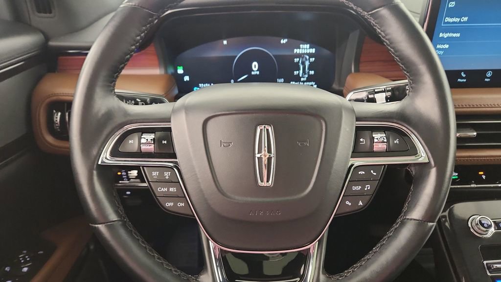 Used 2023 Lincoln Nautilus Reserve image 12
