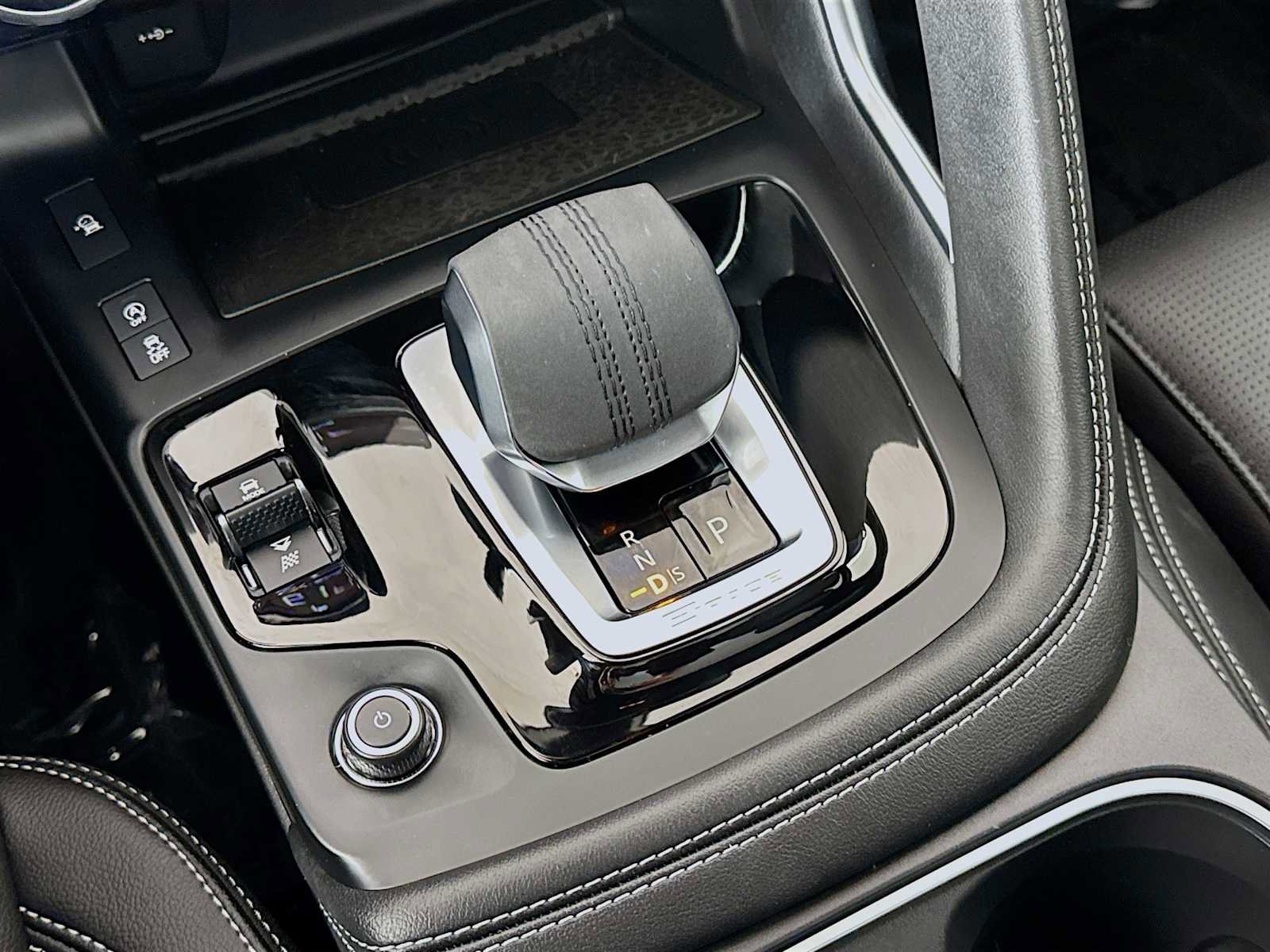 Used 2024 Jaguar E-PACE R-Dynamic SE image 18