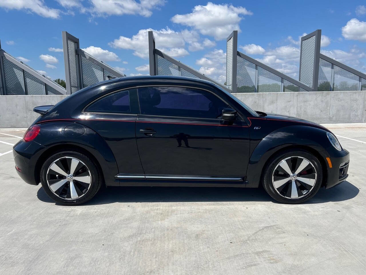 Used 2014 Volkswagen Beetle R-Line FWD image 4