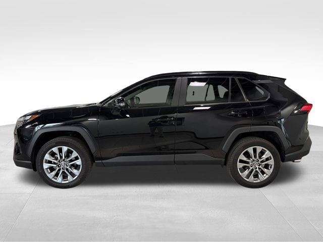 Used 2023 Toyota RAV4 XLE Premium image 4