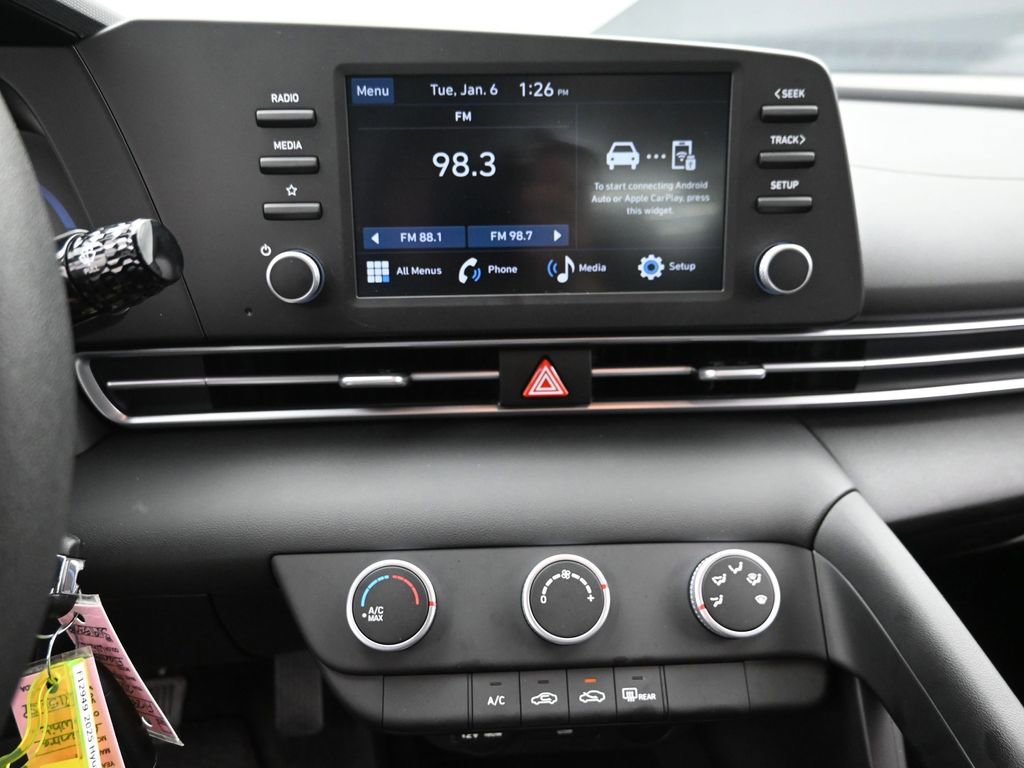 Used 2025 Hyundai Elantra SE image 19
