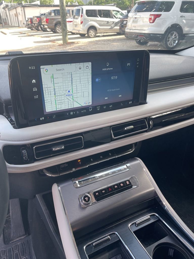 Used 2025 Lincoln Aviator 2WD image 11