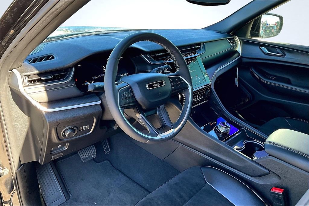 Used 2024 Jeep Grand Cherokee L Altitude image 14