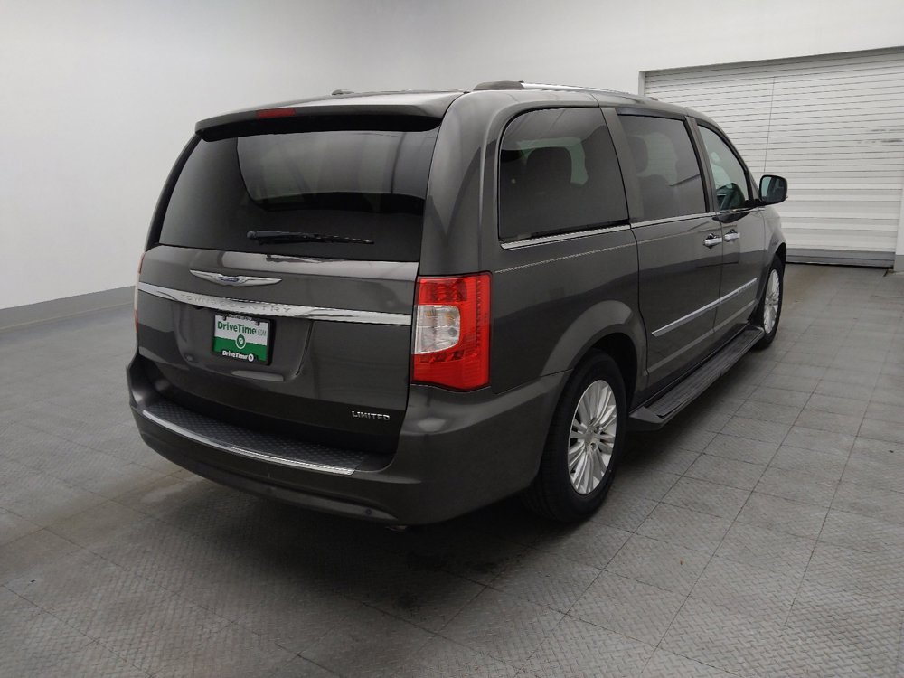 Used 2015 Chrysler Town & Country Limited Platinum FWD image 9