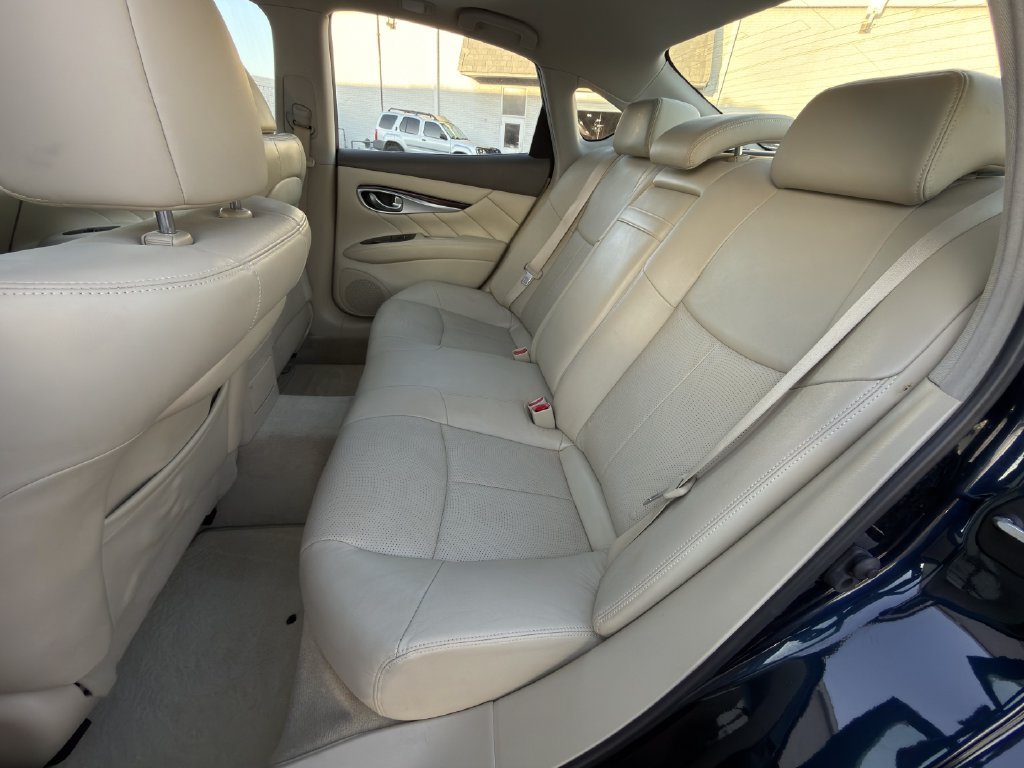Used 2019 INFINITI Q70 Luxe AWD/4WD image 27