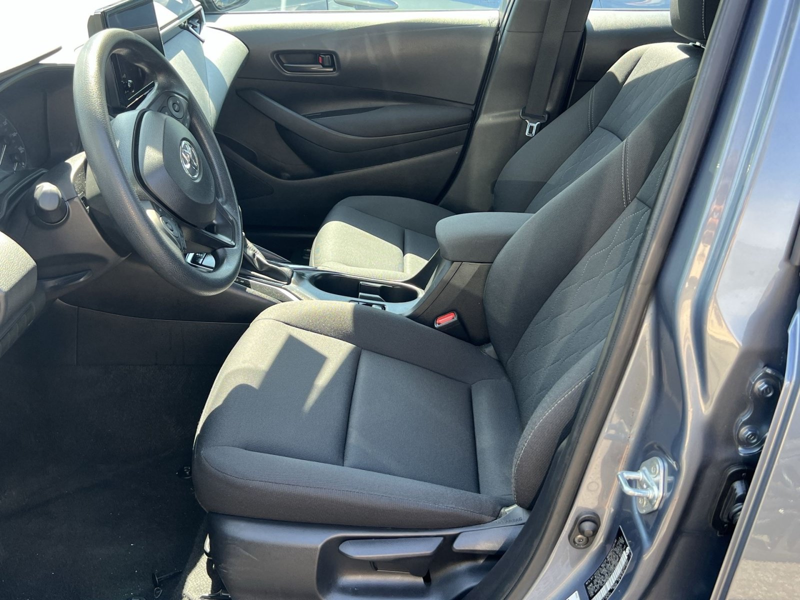 Used 2025 Toyota Corolla LE FWD image 11