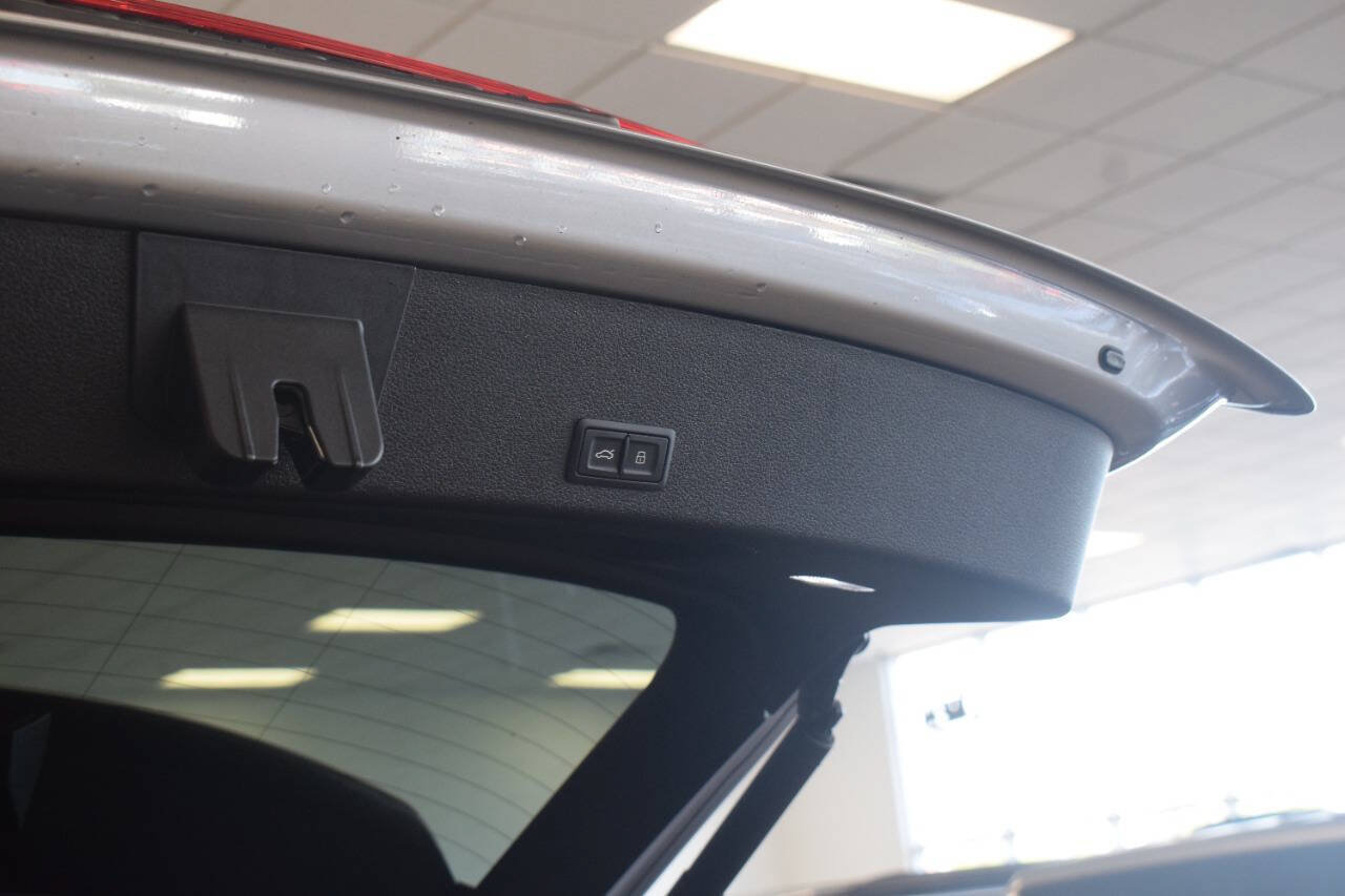 Used 2019 Audi e-tron Prestige w/ Prestige Package AWD/4WD image 33