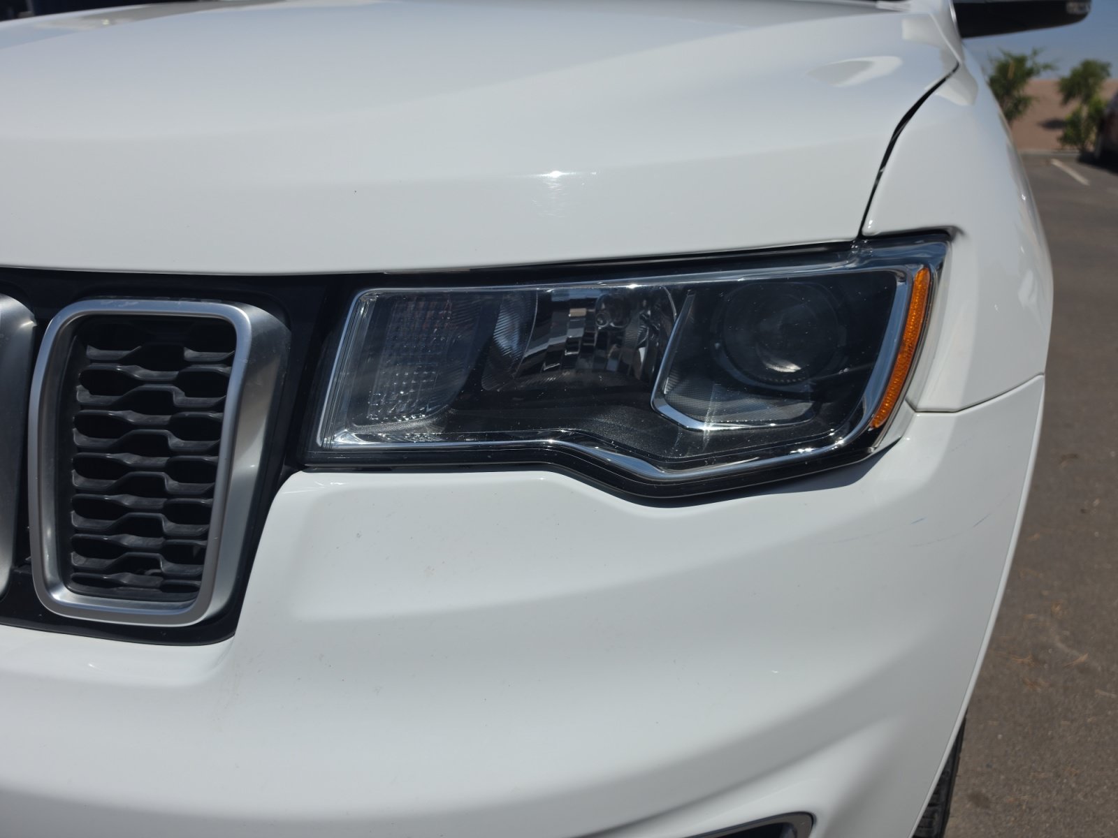 Used 2018 Jeep Grand Cherokee Limited AWD/4WD image 10